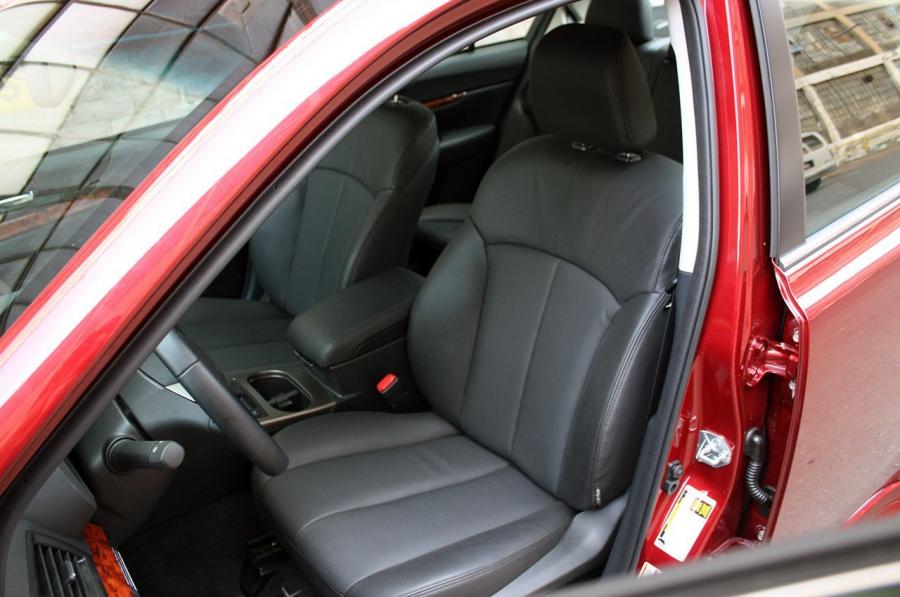  Subaru Legacy 2.5GT 2010 года  (фото 32 из 82)